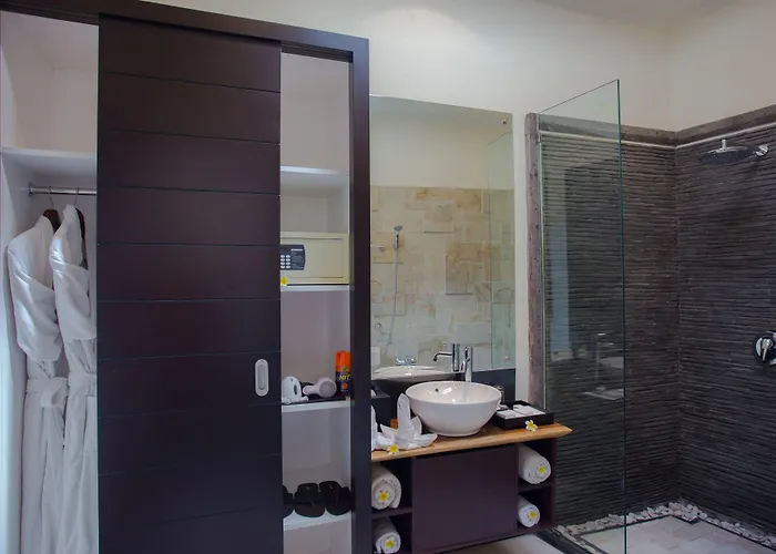 Villa Kayu Suar Bali Luxury & *